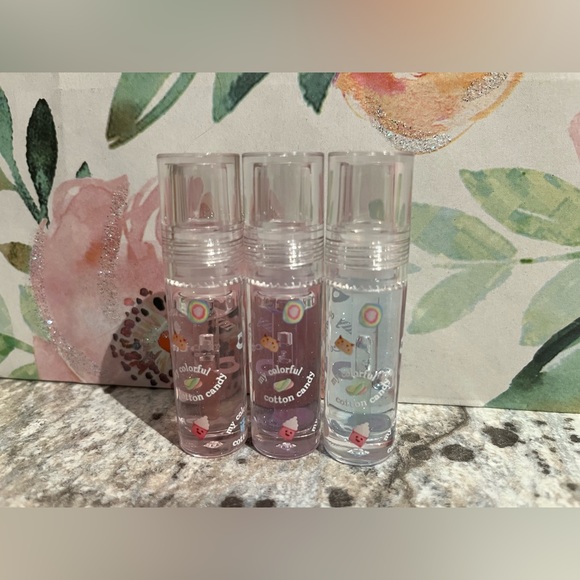 3 lips oil 💝 - Picture 2 of 3